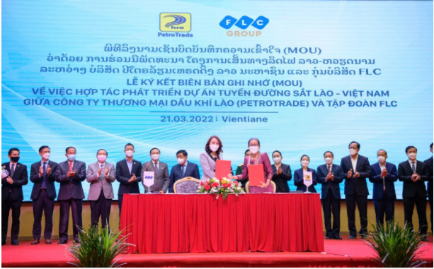 Le Vietnam et le Laos signent des accords sur des projets importants